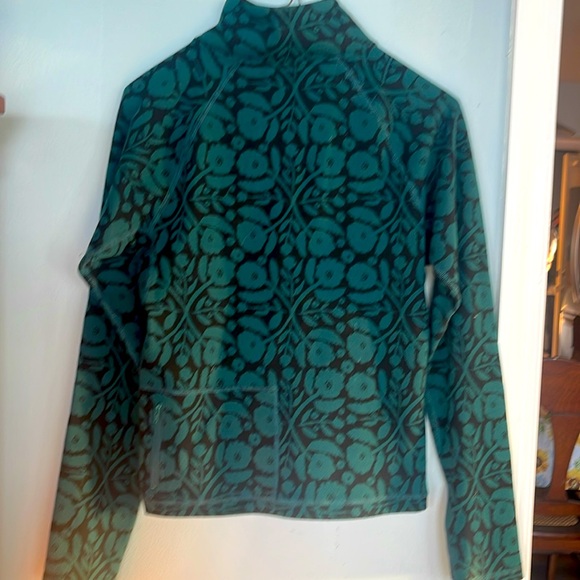 Nice comfortable fleece sz small.  Good for work, happy hour or dinner NWOT - Picture 6 of 6